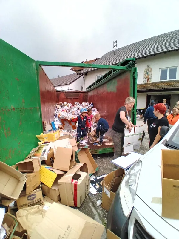 ZBIRALNA AKCIJA STAREGA PAPIRJA
